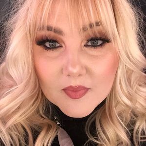 Meet your Posher, Maegan